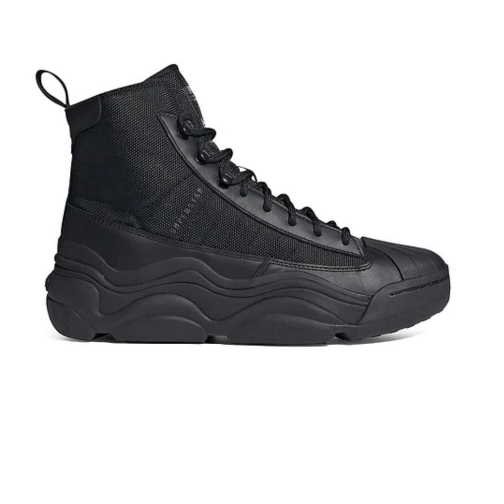 Women's Superstar Millencon Boot size us 8.5 or 39 Eu